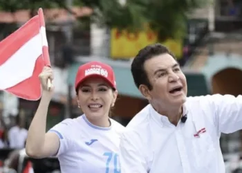 Honduras: Candidato liberal Nasralla denuncia retención en aeropuerto Toncontín para impedir viaje político a La Mosquitia