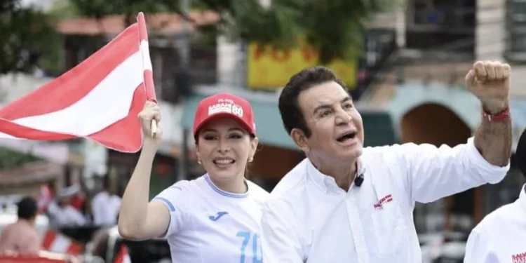 Honduras: Candidato liberal Nasralla denuncia retención en aeropuerto Toncontín para impedir viaje político a La Mosquitia