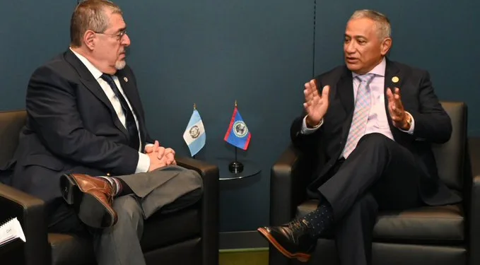 Presidente de Guatemala y primer ministro de Belice conversan en la ONU sobre tensiones fronterizas y cooperación regional