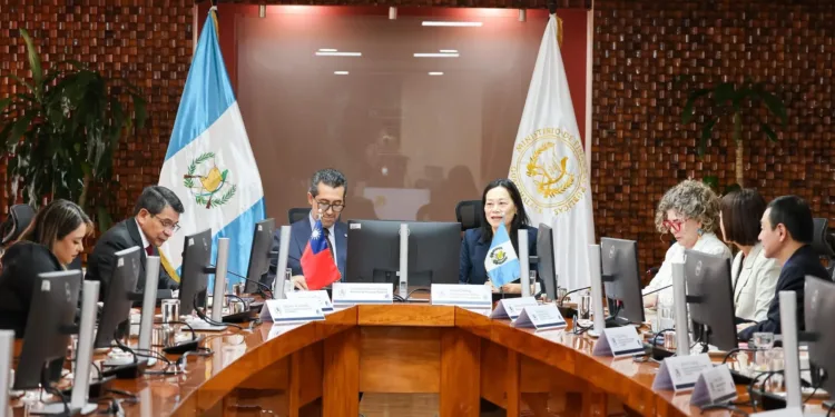 Guatemala y Taiwán refuerzan cooperación con reunión de empresarios en movilidad eléctrica y energías renovables