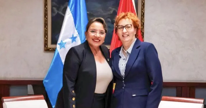 Presidenta de Honduras llega a Montenegro donde recibirá el Premio Pioneras en Liderazgo Político Femenino