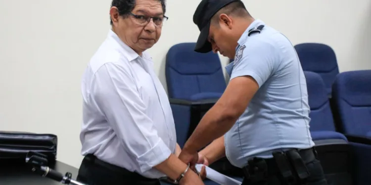 Tribunal salvadoreño condena a dos exministros y al exalcalde capitalino por negociar con pandillas