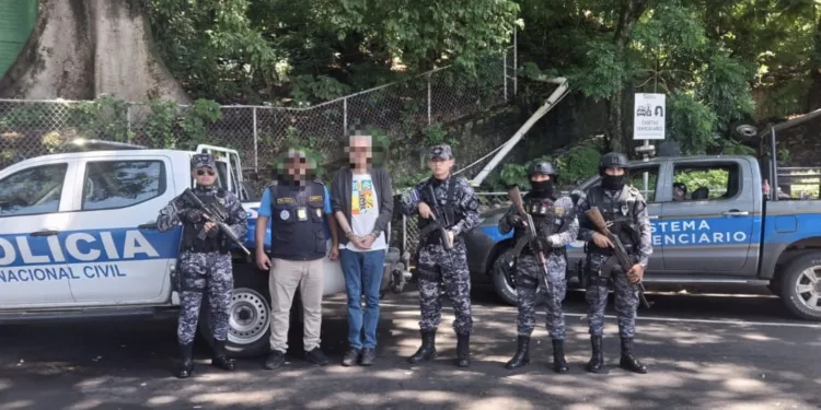 Guatemala ejecuta extradición a El Salvador por hurto y expulsión de mexicano buscado por homicidio