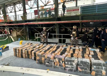 Costa Rica decomisa más de dos toneladas de cocaína tras persecución marítima