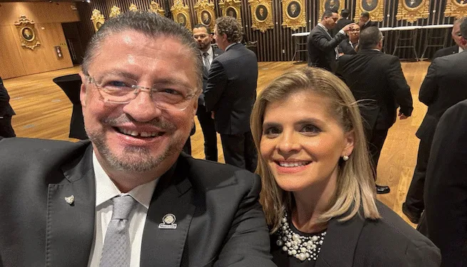 Costa Rica: en medio de discusión por desafuero, candidata oficialista anuncia que Rodrigo Chaves sería su ministro de la Presidencia