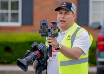 Hijo de periodista salvadoreño detenido por ICE pide su liberación en EE UU