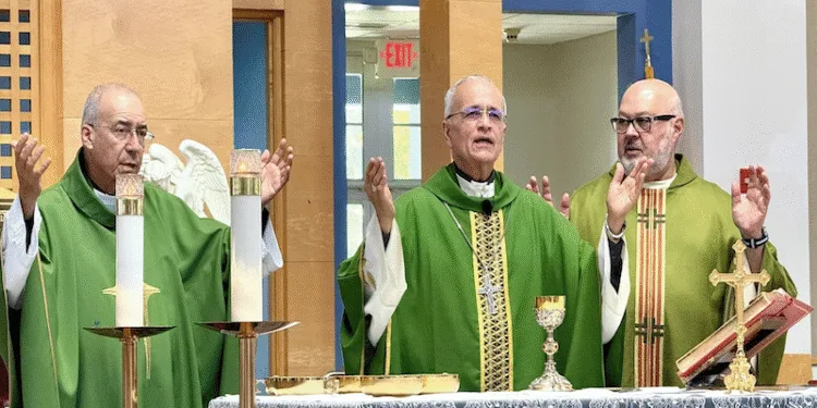 Obispo exiliado dice que el Papa León XIV está preocupado por la persecución a la Iglesia Católica nicaragüense