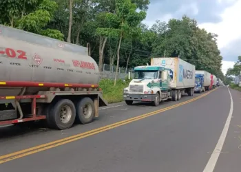 Guatemala analiza bajar a 22 años la edad mínima para conductores de transporte pesado