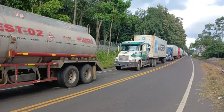 Guatemala analiza bajar a 22 años la edad mínima para conductores de transporte pesado