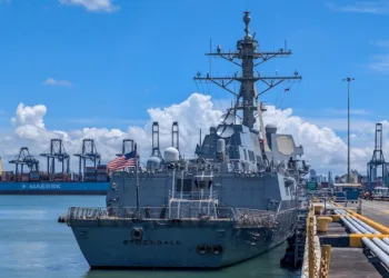 Otro destructor estadounidense llega a Panamá en momento de tensiones con Venezuela