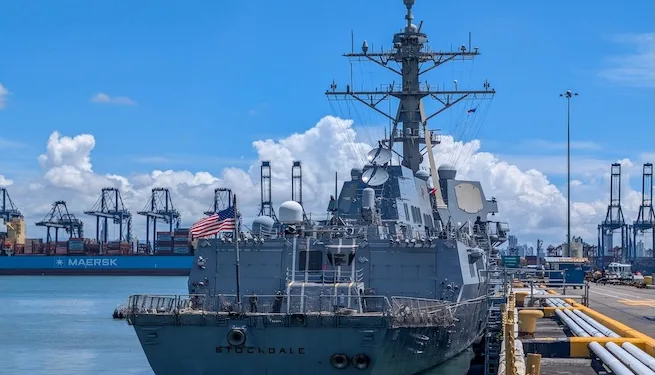 Otro destructor estadounidense llega a Panamá en momento de tensiones con Venezuela