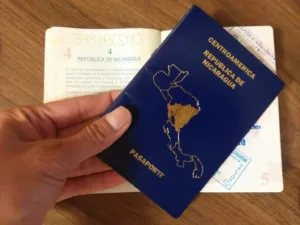 La dictadura de Nicaragua confisca o anula los pasaportes de Nicaragüenses considerados opositores.