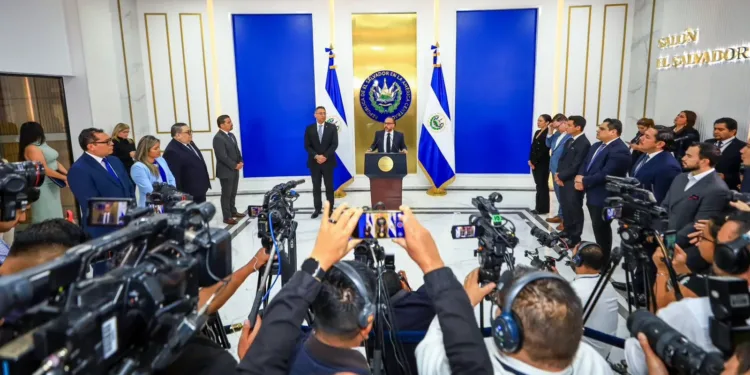 Gobierno de El Salvador presenta proyecto de presupuesto 2026 por $10,555.6 millones con prioridad en áreas sociales