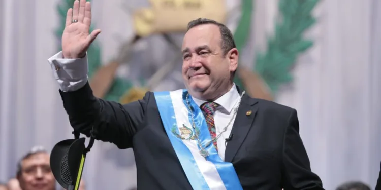 Expresidente guatemalteco Giammattei fue dado de alta y sigue tratamiento en su casa