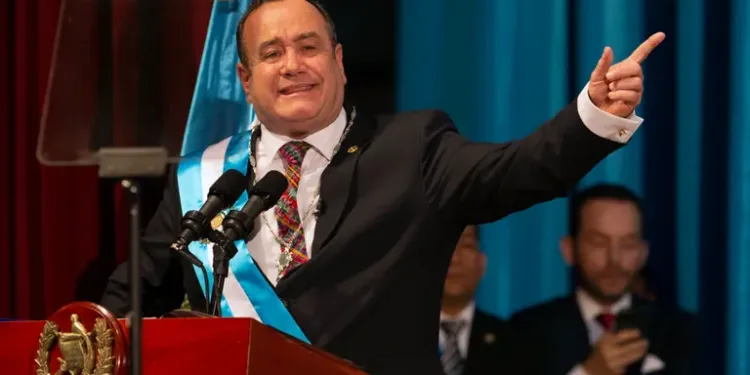 El expresidente de Guatemala, Alejandro Giammattei hospitalizado por problemas de salud