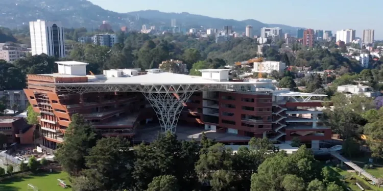 Solo tres universidades privadas de Centroamérica figuran entre las mejores del mundo