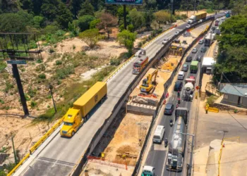 Guatemala habilita tres carriles en el kilómetro 24 de la carretera a El Salvador tras derrumbe