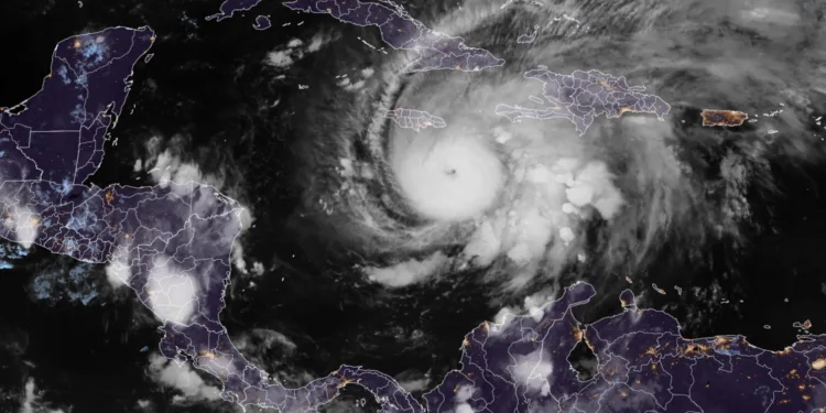 Huracán Melissa alcanza categoría 5 y amenaza con inundaciones catastróficas en el Caribe