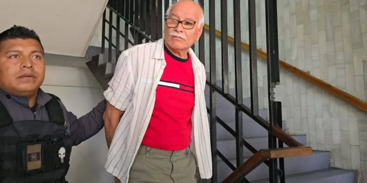 Conductor que arrolló repetidamente a motociclista en Guatemala busca conciliación con la familia del joven que perdió la pierna