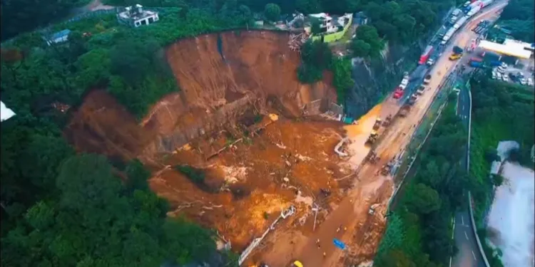 Derrumbe en la ruta principal entre Guatemala a El Salvador afecta el comercio centroamericano