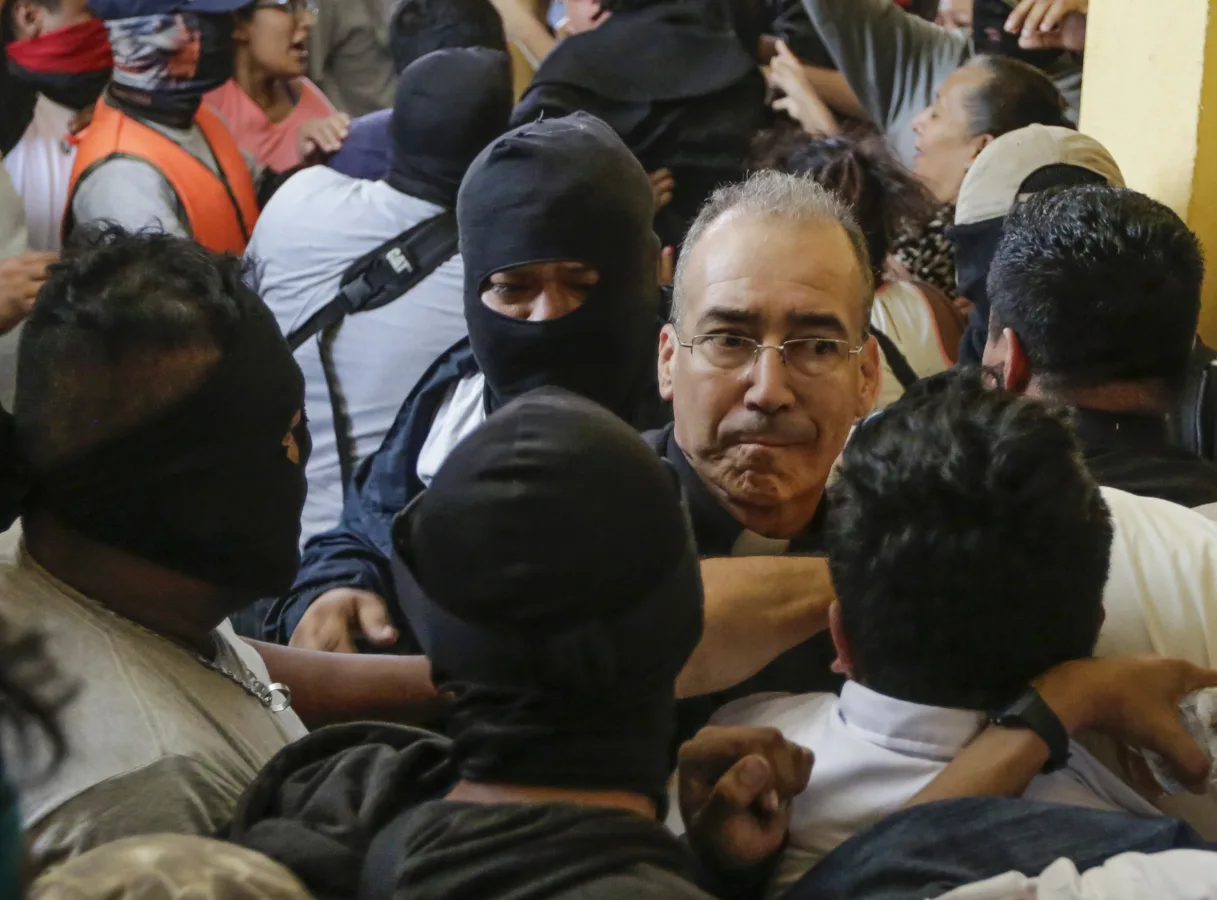 arresto de sacerdotes