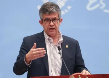 Embargan el sueldo del ministro de Salud de Guatemala por caso de compras de medicamentos con agencia de la ONU