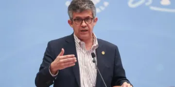 Embargan el sueldo del ministro de Salud de Guatemala por caso de compras de medicamentos con agencia de la ONU