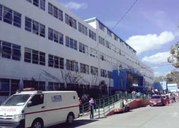 Amenaza telefónica obliga a reforzar seguridad en el principal hospital público de Guatemala