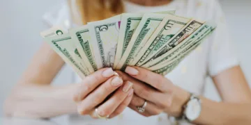 El Salvador destina casi el 99 % de sus remesas al consumo, el mayor porcentaje de Centroamérica