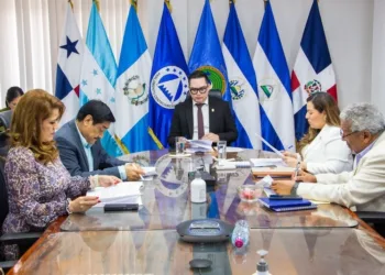 Diputados salvadoreños en el PARLACEN seguirán en funciones hasta 2031 pese a retiro del país