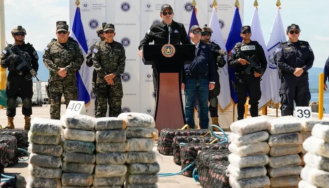 El Salvador presenta droga incautada con valor de $44.8 millones