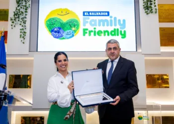 El Salvador lanza estrategia de turismo familiar con apoyo de ONU Turismo