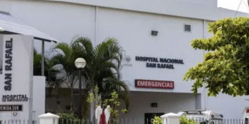 El 60 % de los salvadoreños depende del sistema público de salud, pero denuncia falta de medicinas y médicos especialistas