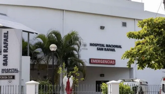 El 60 % de los salvadoreños depende del sistema público de salud, pero denuncia falta de medicinas y médicos especialistas