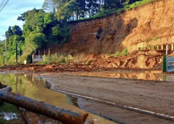 Guatemala: construirán barrera en la zona del derrumbe en carretera a El Salvador para prevenir más deslaves