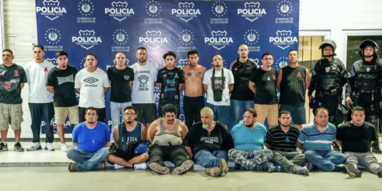 Policía salvadoreña detiene a hinchas implicados en agresión a seguidores de FAS