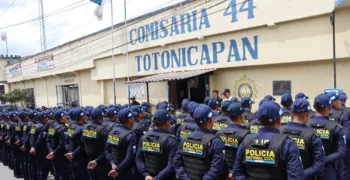 Guatemala despliega a los 3,223 policías recién graduados para reforzar seguridad