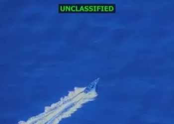 Trump afirma que embarcación atacada en el Caribe transportaba droga suficiente para matar a 50,000 personas