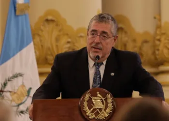 Presidente de Guatemala veta ley sobre fondos públicos por inconstitucionalidad y recibe respaldo empresarial