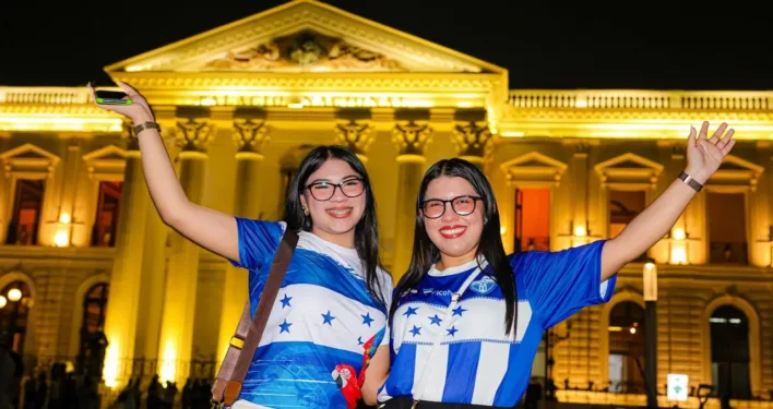 Continúa el ingreso de turistas hondureños a El Salvador: un promedio de 7,000 cruces diarios por El Amatillo