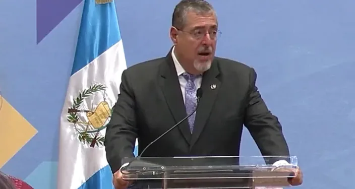 Presidente Arévalo se reunirá con el Papa León XIV y líderes europeos para atraer inversiones a Guatemala