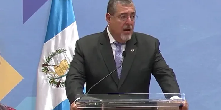 Presidente Arévalo se reunirá con el Papa León XIV y líderes europeos para atraer inversiones a Guatemala