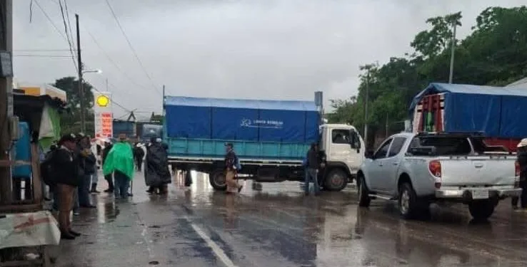 Exmilitares bloquean carreteras en Guatemala para exigir beneficios económicos y reformas legales