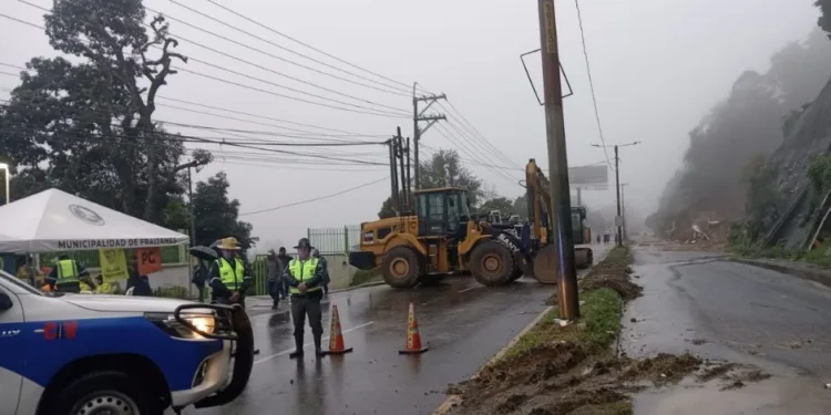 Guatemala: Persisten riesgos de derrumbes en el kilómetro 24 de la carretera a El Salvador
