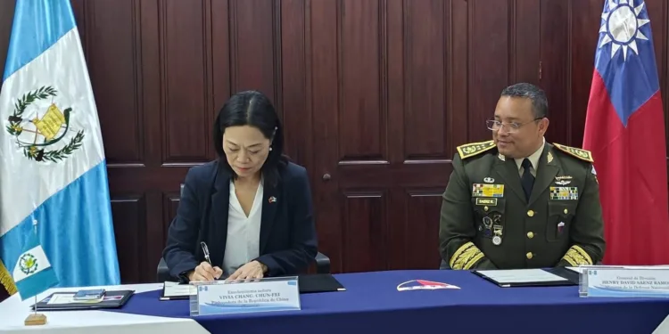 Taiwán y Guatemala firman acuerdo para fortalecer cooperación militar