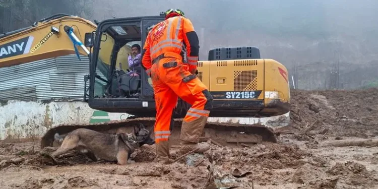 Guatemala: Suspenden búsqueda del hombre soterrado por derrumbe en ruta a El Salvador
