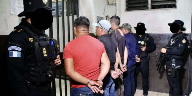 Policía de Guatemala decomisa droga valorada en $5.2 millones y desarticula 2 bandas criminales en operativos simultáneos