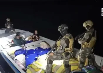 Ministro de Seguridad de Costa Rica corrige a presidente de Colombia sobre lancha con droga interceptada en aguas centroamericanas