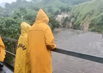 El Salvador declara alerta naranja por intensas lluvias y riesgo de deslaves