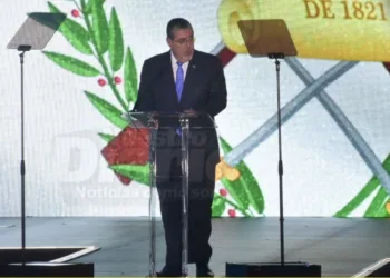 Presidente de Guatemala reaparece y se pronuncia tras fuga de 20 reos; promete medidas inmediatas